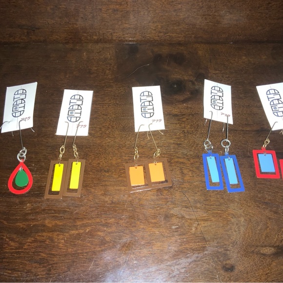 50% off sale 🍒🍒🍒One pair of vintage enamel earrings Japan 1960s choose  c… - Picture 1 of 7